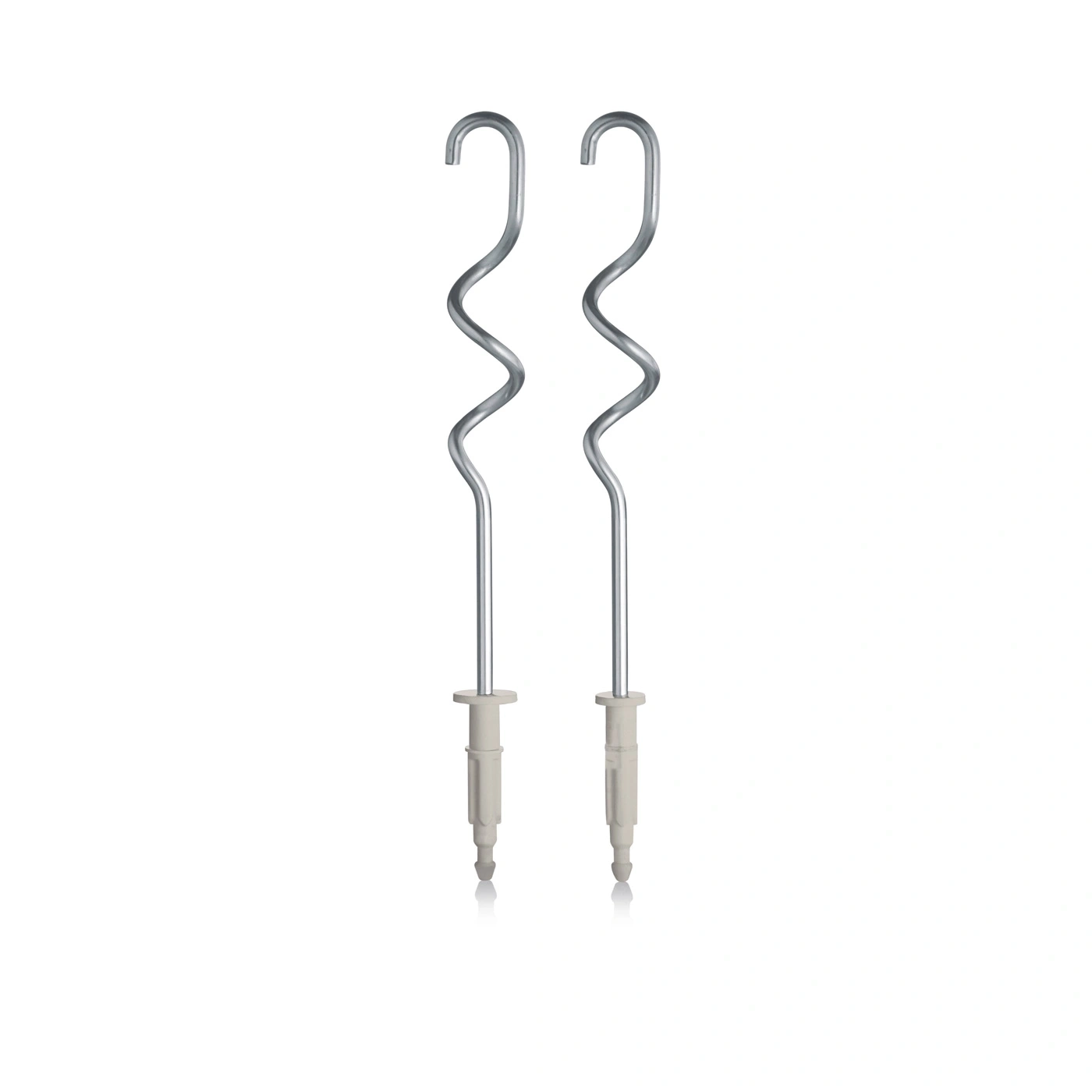 Zwei silberne Mixer-Aufsätze auf weißem Hintergrund, Küchenutensilien, Metall
