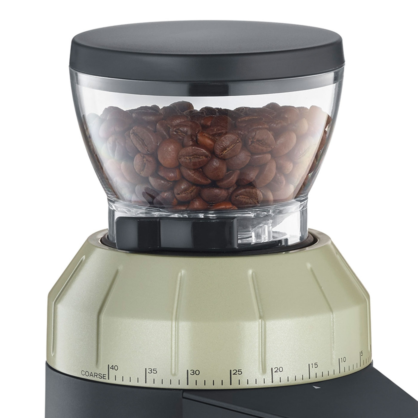 Moulin à café avec grains, cadran de mouture, récipient transparent et couvercle noir.
