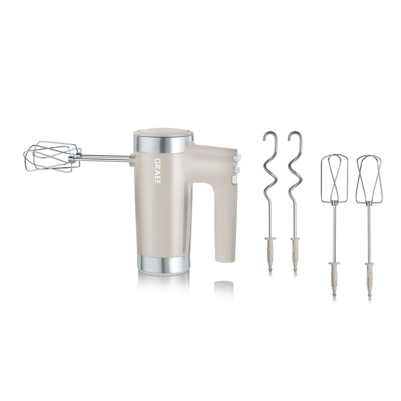 Handmixer mit Zubehör, beige, Marke GRAEF, isoliert auf weißem Hintergrund.