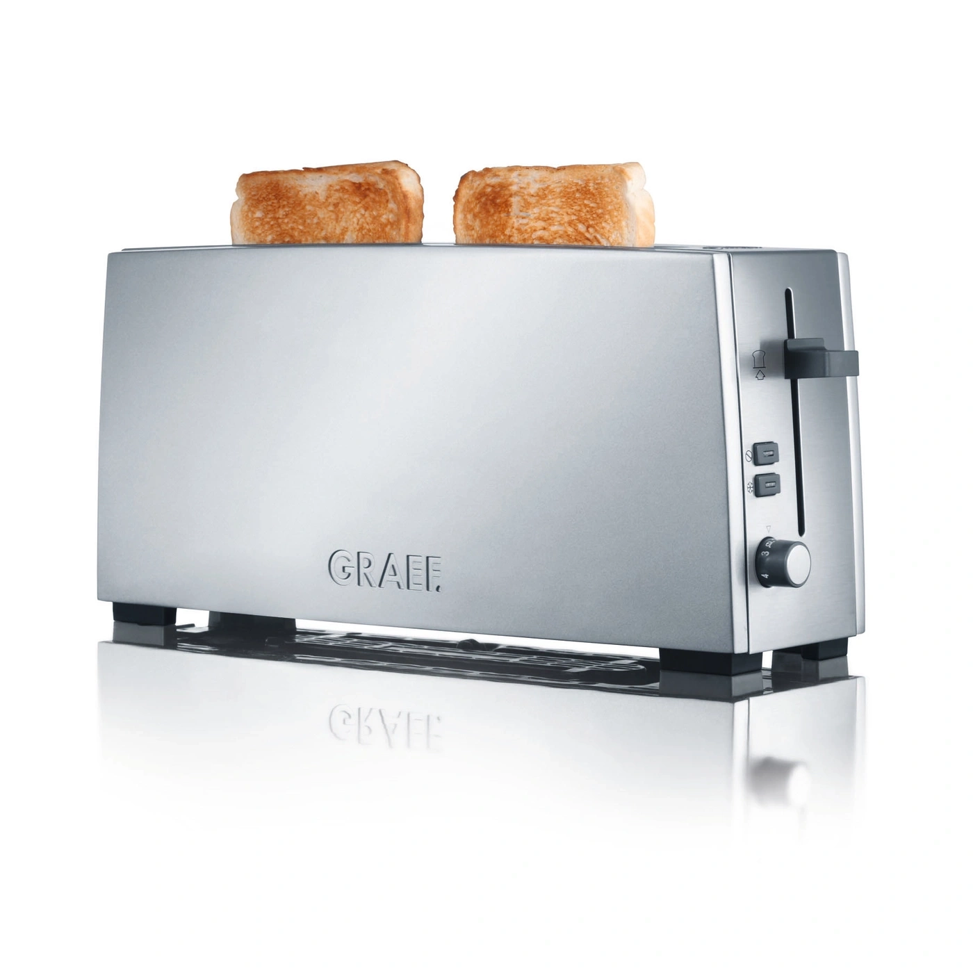 Ein silberner Toaster mit zwei Toastbrotscheiben, die aus dem Toaster herausragen.