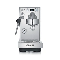 Eine glänzende Chrom-Espressomaschine mit Manometer und digitaler Anzeige.