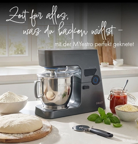 Küchenmaschine von Graef mit Zutaten für Pizza, Teig, Mehl und Tomatensoße.