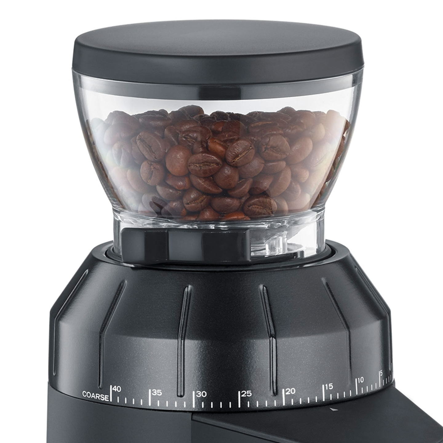Kaffeemühle mit Bohnen, schwarz, Mahlgrad einstellbar, Detailaufnahme, Nahaufnahme