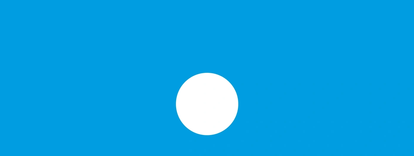 Blauer Hintergrund mit einem weißen Kreis in der Mitte.