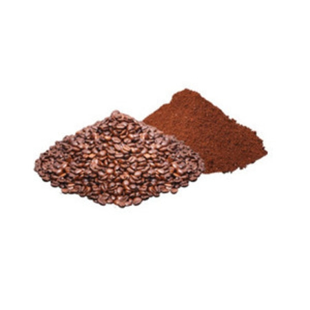 Kaffeebohnen und Kaffeepulver, braun, auf weißem Hintergrund, Nahaufnahme
